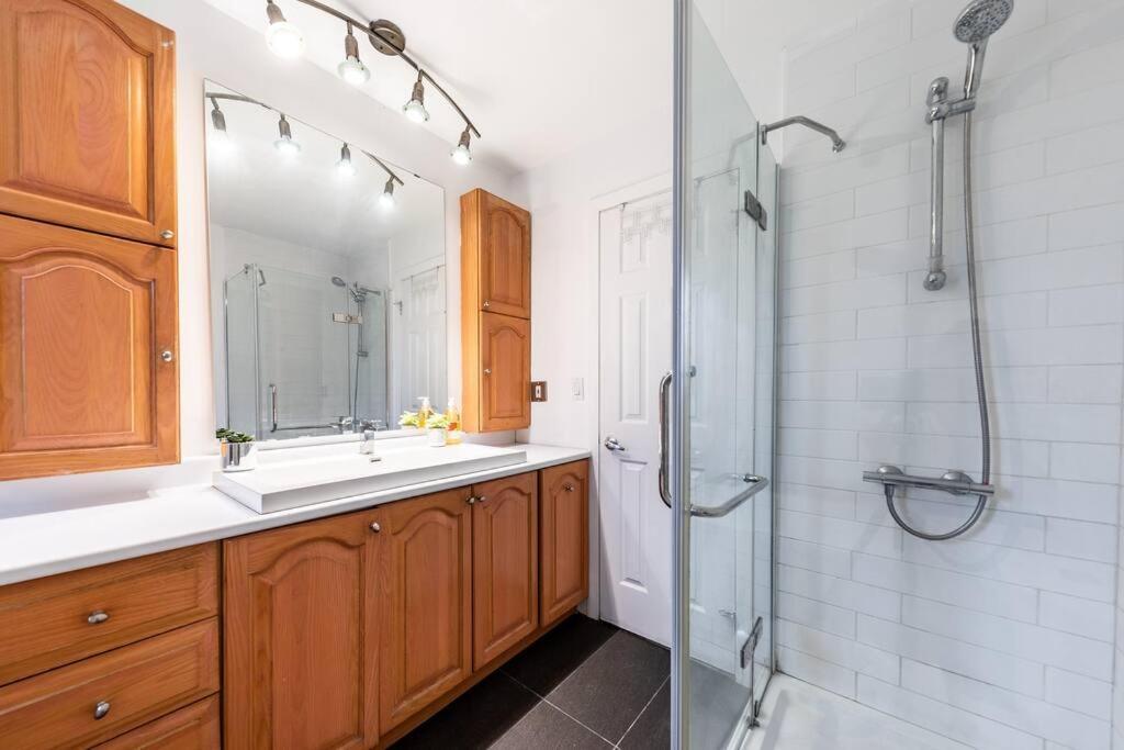 Spacious 4Br House Close To Dt Apartment Brossard Exterior foto