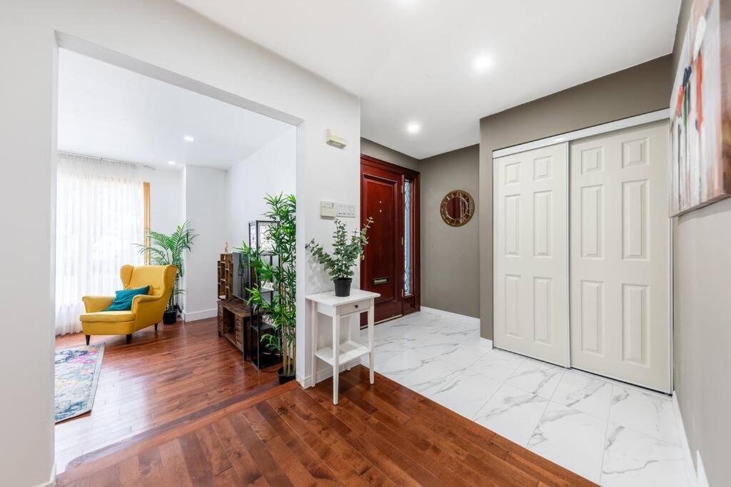Spacious 4Br House Close To Dt Apartment Brossard Exterior foto